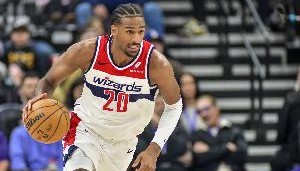 表现还行！萨尔出战26分钟 9中6&amp;三分5中3拿到15分4板