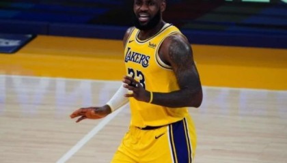 沙巴体育-连续3场合计4个加时 詹姆斯明显累了可他还是赢了