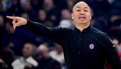 沙巴体育-泰伦·卢：我们在追防库里时坚持不换防 因为他会造成很多混乱